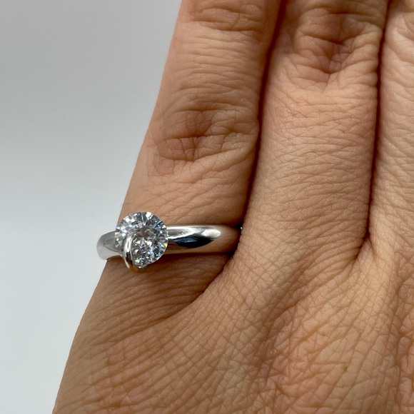 Vintage 90's CZ Spinner 14k Solid White Gold Solitaire Ring - Picture 12 of 16